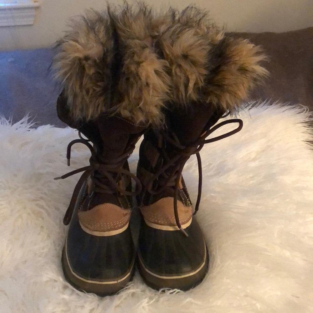 SOREL fur boots. Size 8.